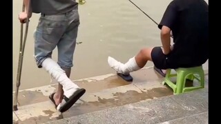 钓鱼太难了，禁止钓鱼，规违者打断腿，为了钓鱼，也是拼了。