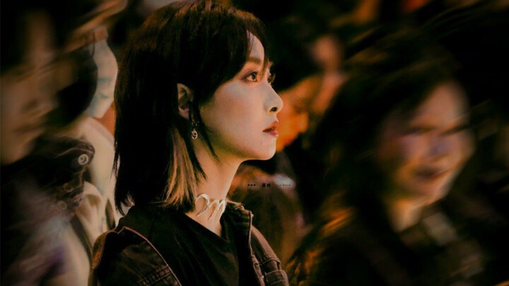 This girl’s beauty drew half the company to come watch and “certify” her on the spot—how could you s