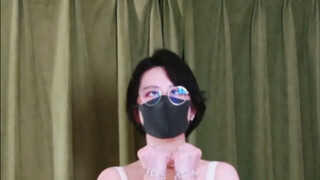 Aku sedang menunggumu, kamu lagi menunggu siapa