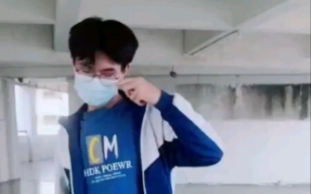 المدير تشان يي: كيف تخرج مني طالب مثل هذا؟