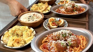 عشاء الأم وابنتها: معكرونة كرات اللحم البقري بالطماطم + كرات الروبيان بالخردل والأناناس + بيضة صلصة 