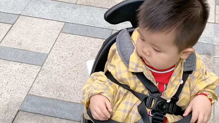 พี่สาวขี้บ่นกับปังเหนียนที่ดูเย็นชา…