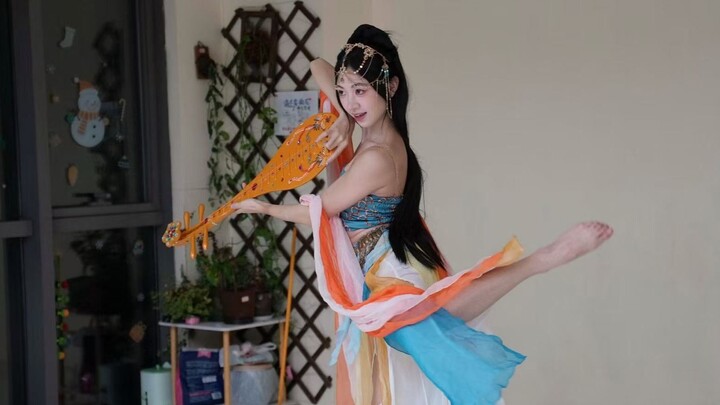 Mengubah ruang latihan jadi lukisan dinding Dunhuang