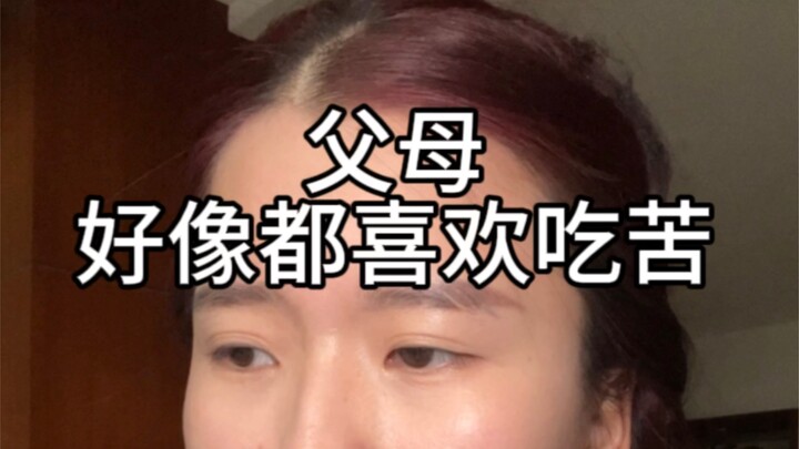 الأم تغسل الملابس يدويًا دون استخدام الغسالة، والروبوت الكهربائي للتنظيف لا يستخدمه أحد في المنزل أي