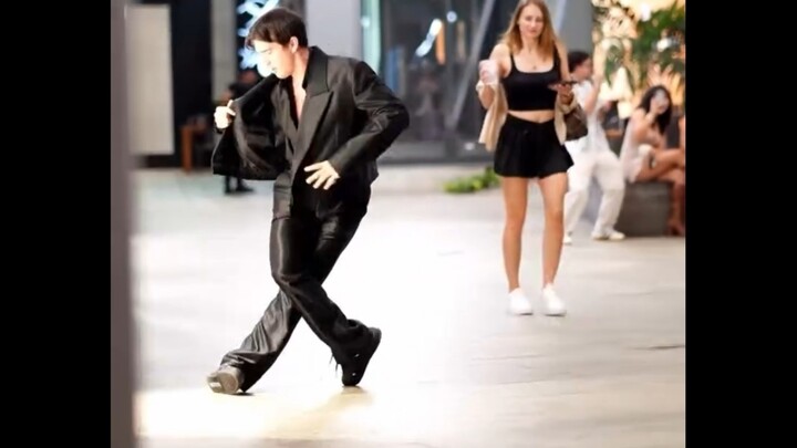 Cast iron ankles?! Handsome white guy performs Michael Jackson slide in shopping mall!