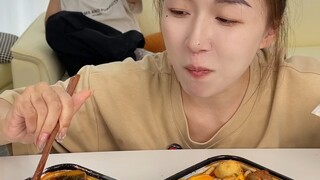 My boyfriend is greedy and wants to eat everything, but who would have thought...