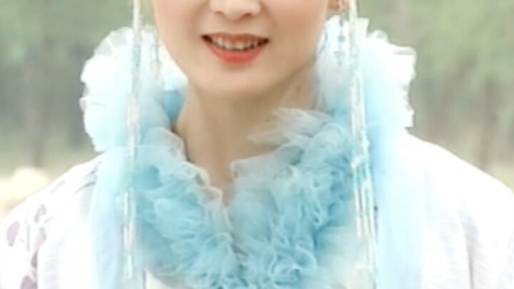 Các đoàn phim trước đây tiết kiệm quá giỏi, các đoàn phim khác nhau dùng chung một chiếc trang sức đ