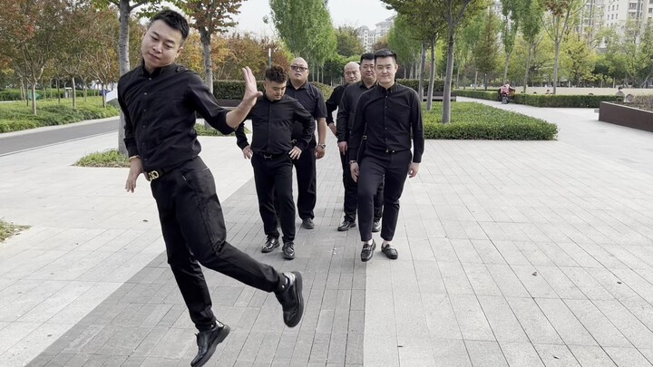 This song is so catchy, the dance of "I'm Here" became a hit overnight, and everyone danced like cra