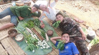 LÁ RỪNG LUỘC CHẤM MUỐI ỚT