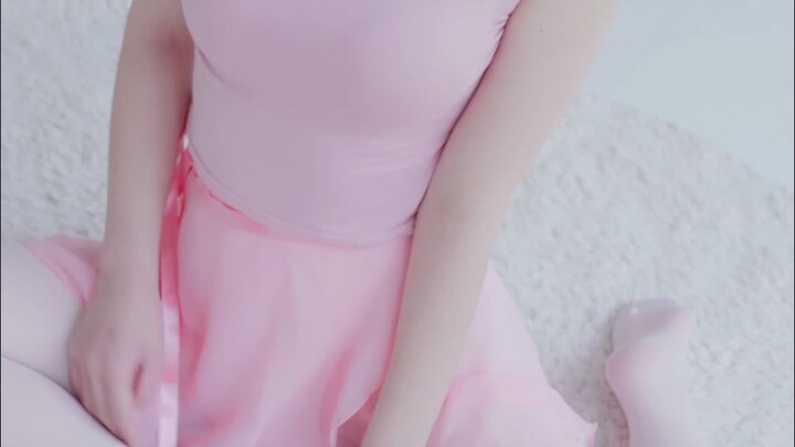 Seoyoon's dance costume suspender skirt outfit