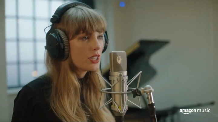 [Taylor Swift] Taylor Swift releases an orchestral reimagining of her Christmas single "Christmas Tr