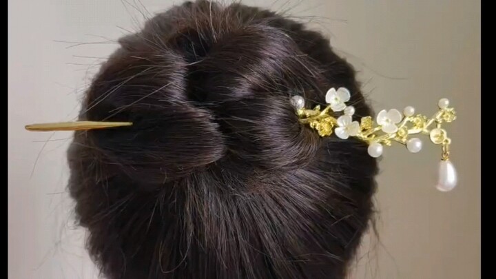 มือไม่ค่อยคล่องก็เรียนวิธีเกล้าผมด้วยปิ่นนี้เลย!