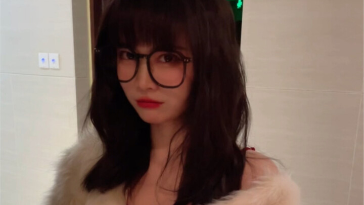 After Biluo put on the clothes I bought, she emitted a strong "light"——beautiful