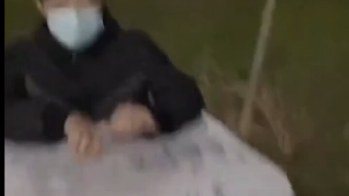 “Cái thẻ sinh viên của cậu đúng là thẻ Tom chính hiệu”