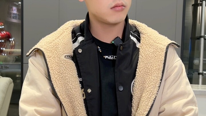 أصبح هذا الموظف يعيش حياة مليئة بالرفاهية والرخاء منذ ذلك الحين.