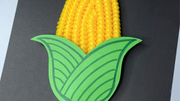 Don’t throw away the fruit net—turn it into a cute little corn! Let’s make it together with the kids