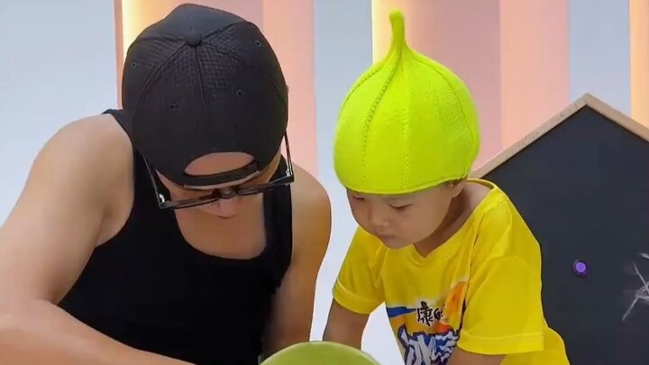 Perbedaan cara ayah memperlakukan anak laki-laki dan anak perempuan