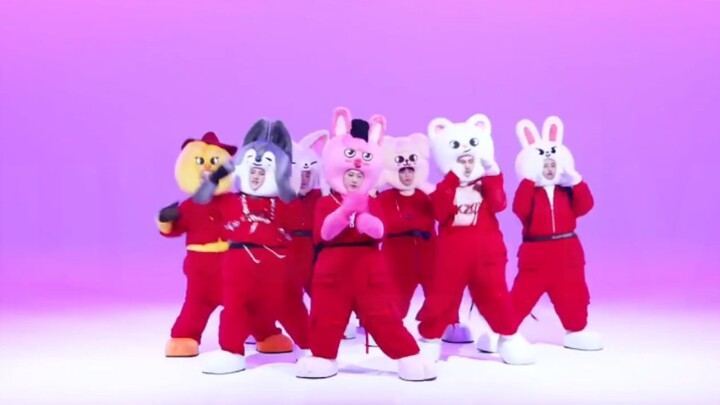 【straykids】تعليقات مضحكة مباشرة من Skzoo + مؤثرات صوتية