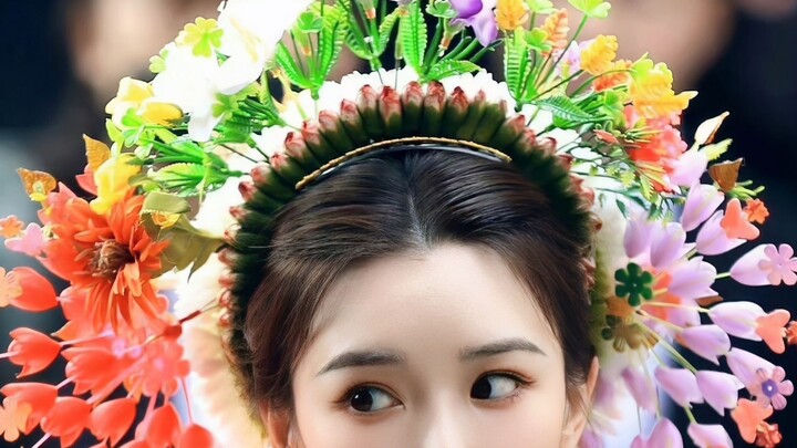 Oh my god, I totally understand how they can be so beautiful with their hairpins and flower headband