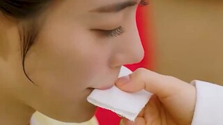 这个男人放着漂亮的女人不要，偏偏喜欢丑八怪