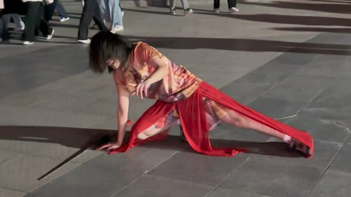 ระหว่างทางกลับบ้านเจอรุ่นพี่ไป๋เฉียนโดยบังเอิญ! ได้รับมอบหมายจากพ่อให้ทำลายความสัมพันธ์ระหว่างต่งจ้ว