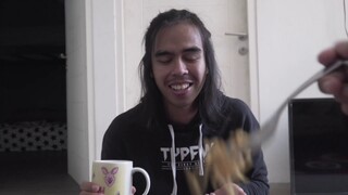 yang bertamu yang menghormati