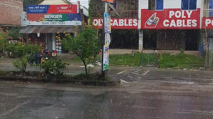 সকালে খুব বৃষ্টি।