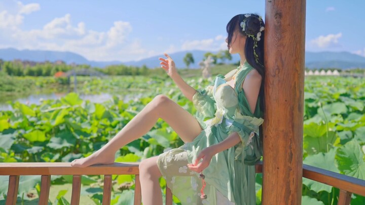 Who could possibly resist the graceful and adorable Bi Yao?