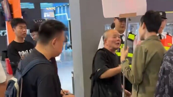 The fight for the model was so intense that I was afraid he would come over and punch me while I was