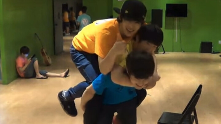 【SEVENTEEN】Chuỗi sinh thái Seven Ting được đặt nền móng từ thời kỳ “Nhà Xanh Nhỏ”