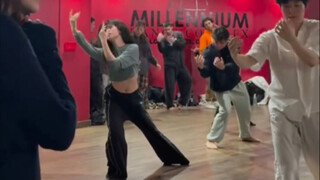 Ngôi nhà đỏ trong truyền thuyết đây rồi 【Emma Chu Dịch Mông】nhảy lại vũ đạo Rome