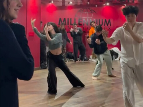 Rumah Merah dalam legenda, kan? [Emma Zhu Yimeng] Tarian lip sync Rome