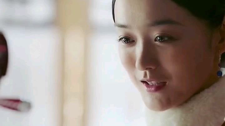 A palace maid deliberately plays two wrong notes—and wins the emperor’s favor.