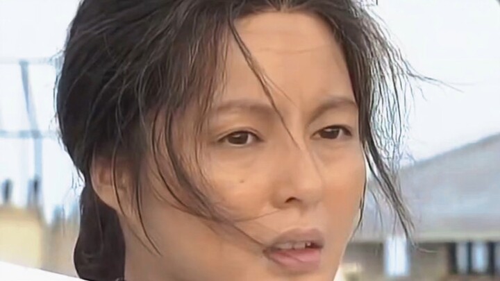 While working at a construction site, the woman unexpectedly ran into her first love.