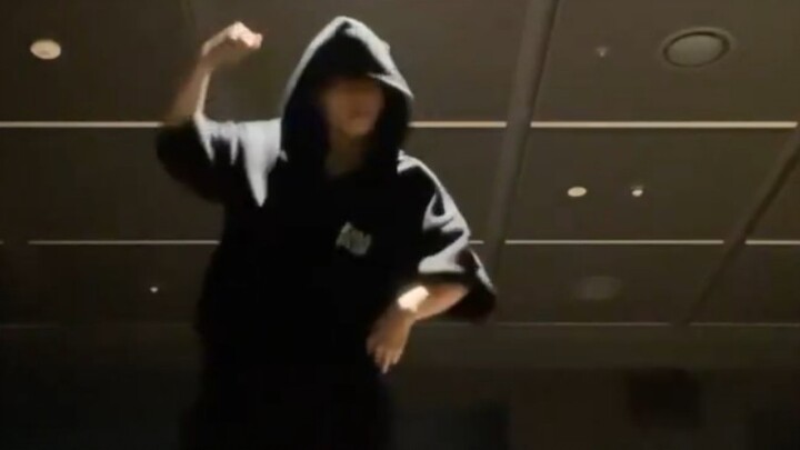 Yoshiki Okamoto's "like JENNIE" dance Cha✨🐈‍⬛