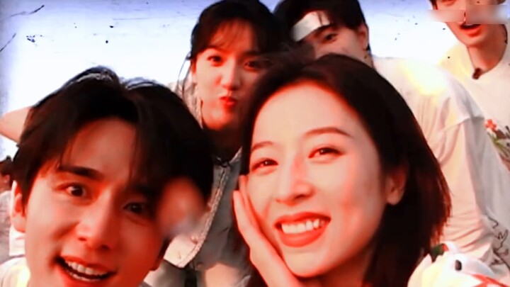 พวกคุณสองคนไม่บอกฉันเรื่องการประกาศอย่างเป็นทางการเหรอ?? ! !