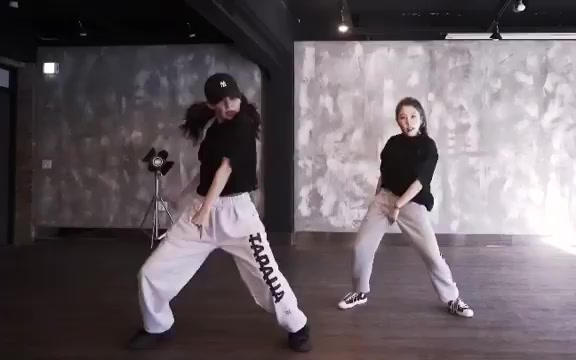 200316 Joy of Red Velvet posts the second installment on Instagram from the practice room! The main 