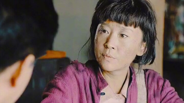 The boss looked down on the female beggar who came to eat, only to be stunned when he learned her tr
