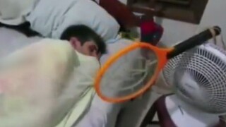 هذه المضربة الكهربائية للبعوض تمنحك إحساسًا بالموسيقى الإلكترونية ~