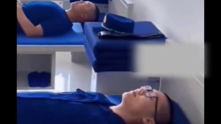 Tư thế ngủ của Dương Dương đang lan truyền chóng mặt, liệu các fan có dám “đổ bộ” ngay không?