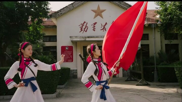 เมื่อสถานที่ท่องเที่ยวเต้นรำ หญิงพลเรือนบนทุ่งหญ้า เทียบกับเวอร์ชันดั้งเดิมของหญิงพลเรือน