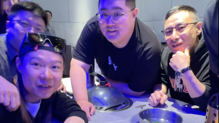 Buffet hải sản 500 tệ/đầu, định ăn cho đã miệng mà cuối cùng ăn đến phát ngán luôn!