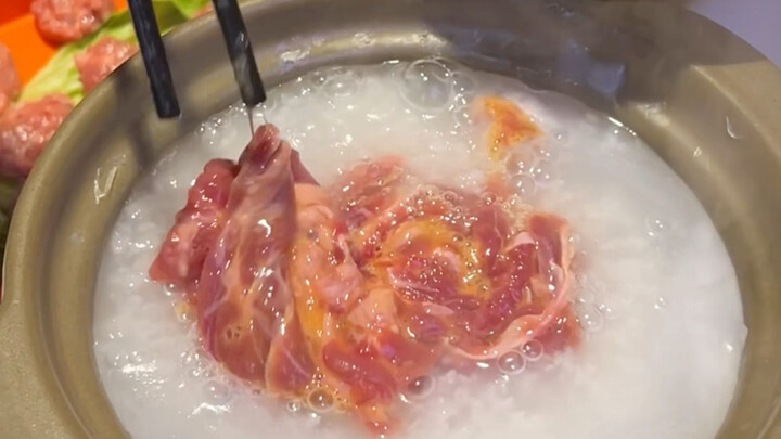 Turns out Southerners can even use plain rice porridge as hot pot broth 😯