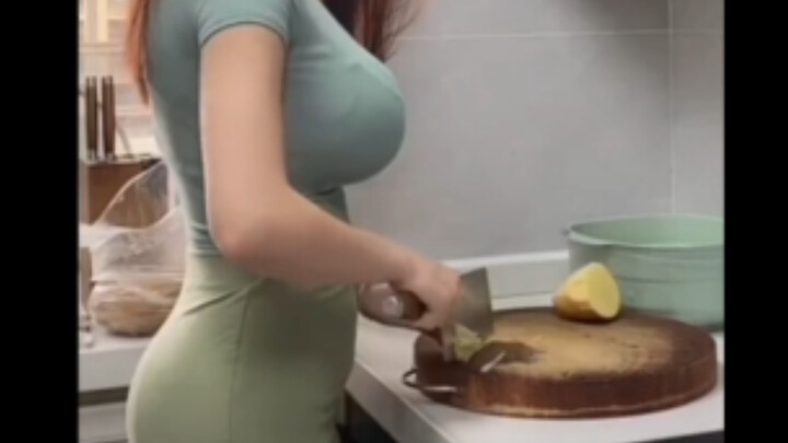 Girlfriend Makes Breakfast