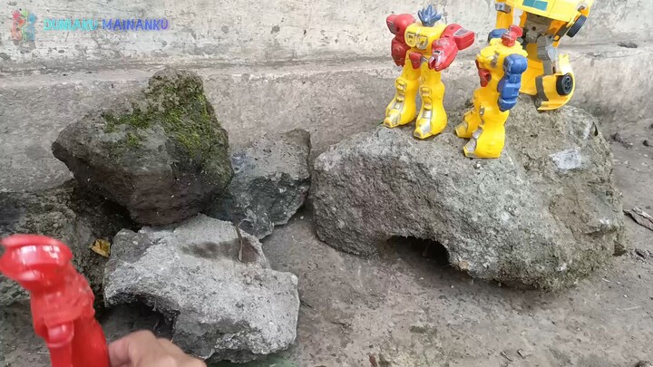 Mencari harta Karun mainan ultraman dan dinosaurus