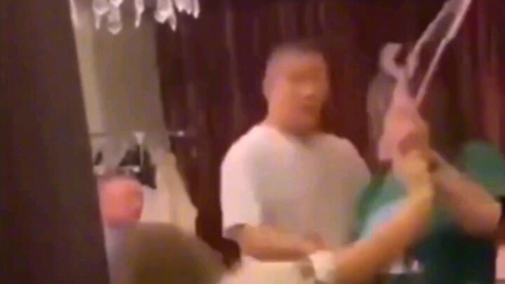 Menantu perempuan dan paman dari pihak suami ketahuan kencan, padahal beda status begitu besar tapi 