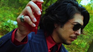 Kamen Rider duy nhất tháo kính ra và biến hình!