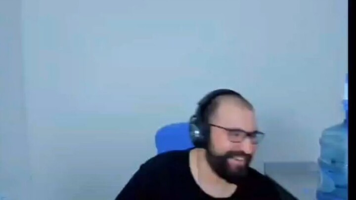 Heumrage'in allahına sövüp tahrik eden karaktersiz izleyicisi