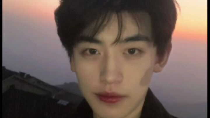 [Hottie Compilation] “Is This the Ultimate ‘Innocent Yet Alluring’ Look for Guys?”