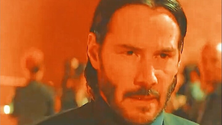 أخرج الرجل شارة واحدة فجعلت أفضل قاتل مأجور يشعر بالذعر، لأن هذه الشارة تشتري له حياته.